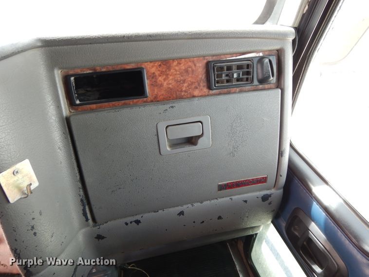 image for item DH2401 2003 Kenworth semi truck