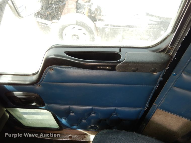 image for item DH2401 2003 Kenworth semi truck