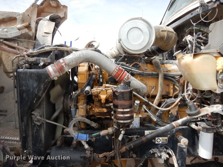 image for item DH2401 2003 Kenworth semi truck