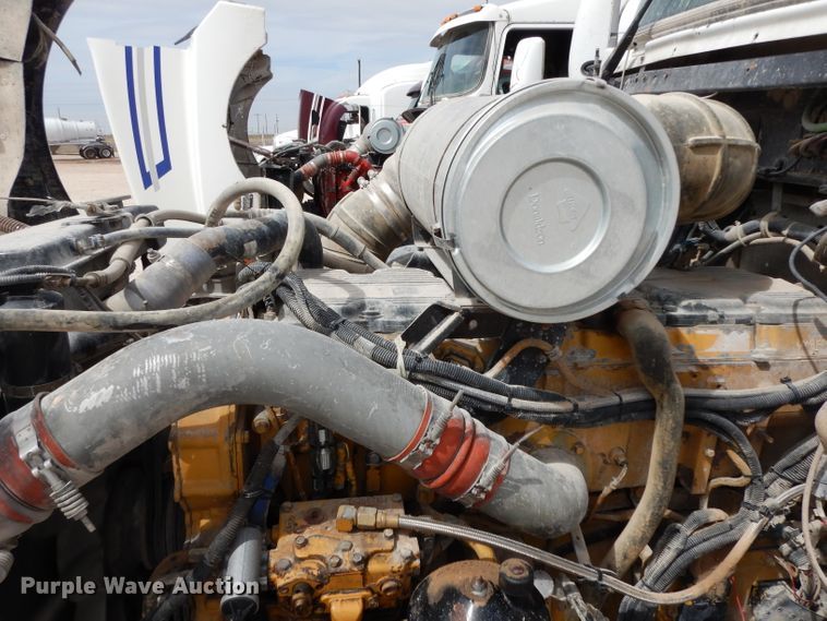 image for item DH2401 2003 Kenworth semi truck