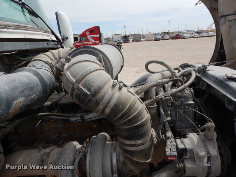 image for item DH2401 2003 Kenworth semi truck