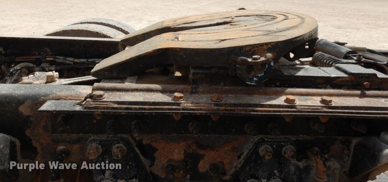 image for item DH2401 2003 Kenworth semi truck