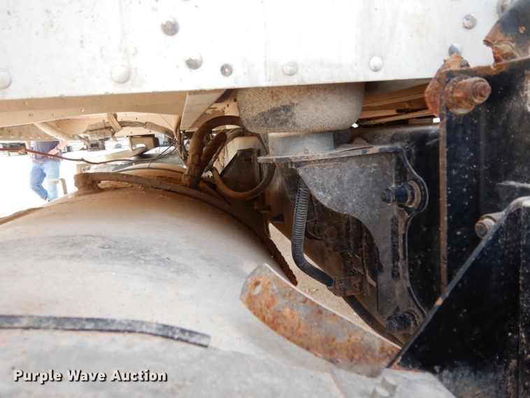 image for item DH2401 2003 Kenworth semi truck