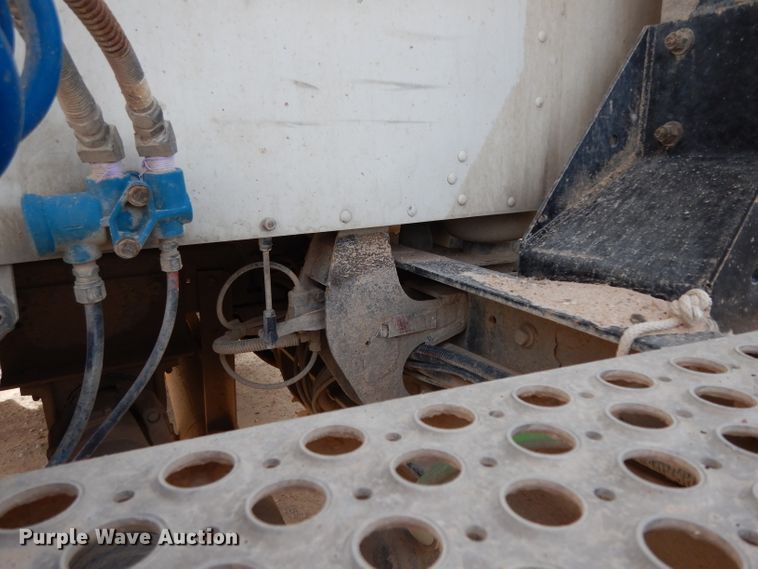 image for item DH2401 2003 Kenworth semi truck