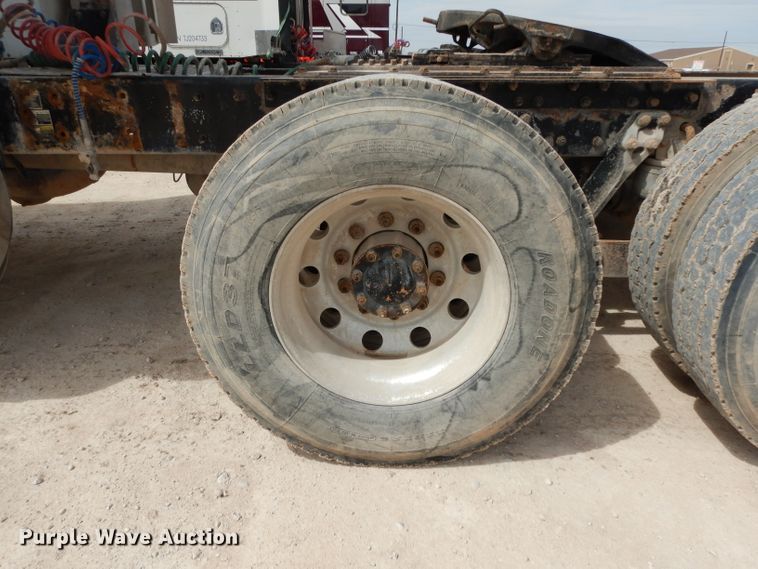 image for item DH2401 2003 Kenworth semi truck