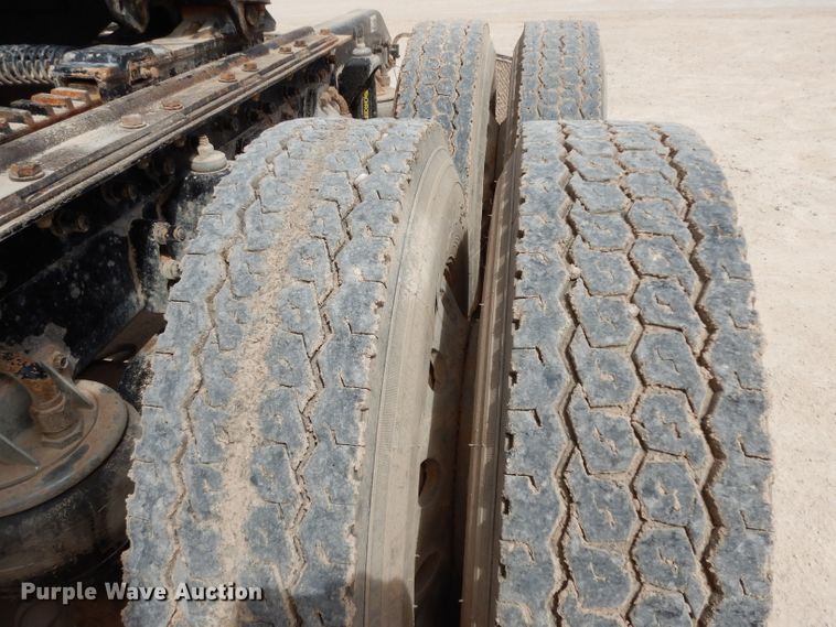 image for item DH2401 2003 Kenworth semi truck