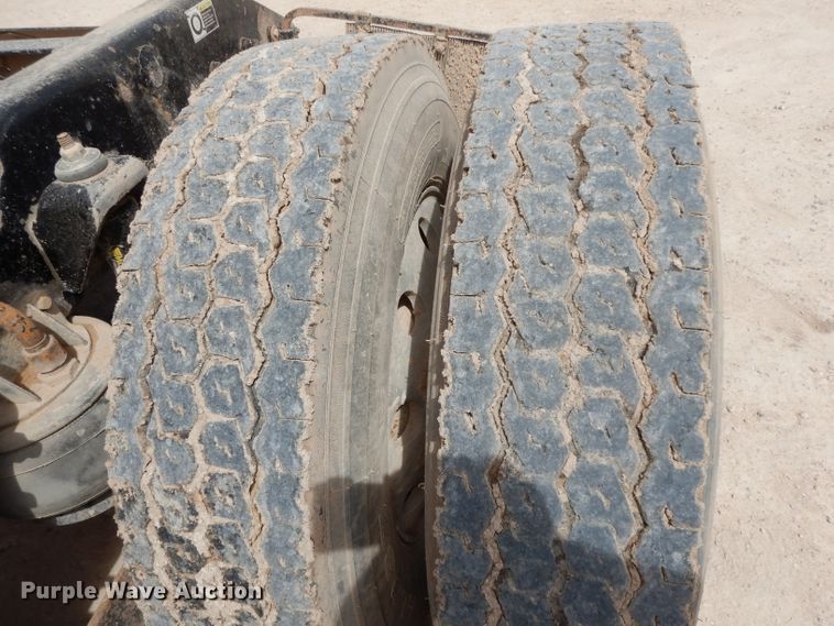 image for item DH2401 2003 Kenworth semi truck