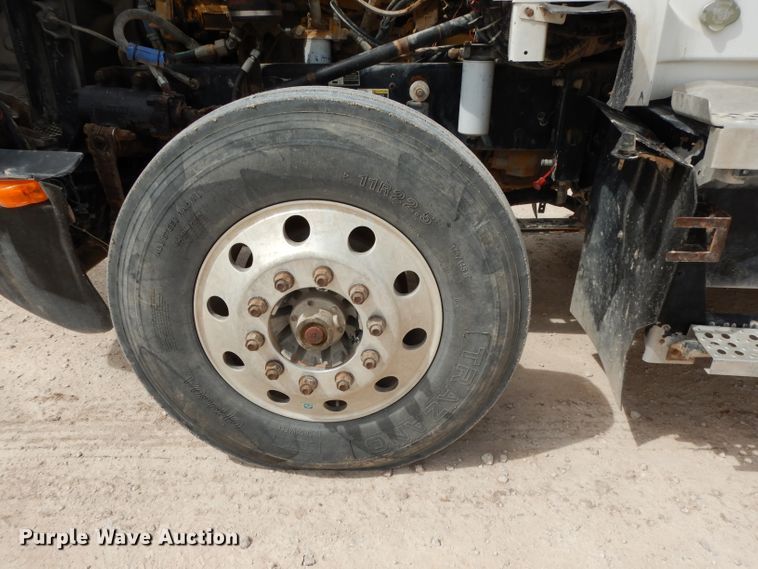 image for item DH2401 2003 Kenworth semi truck