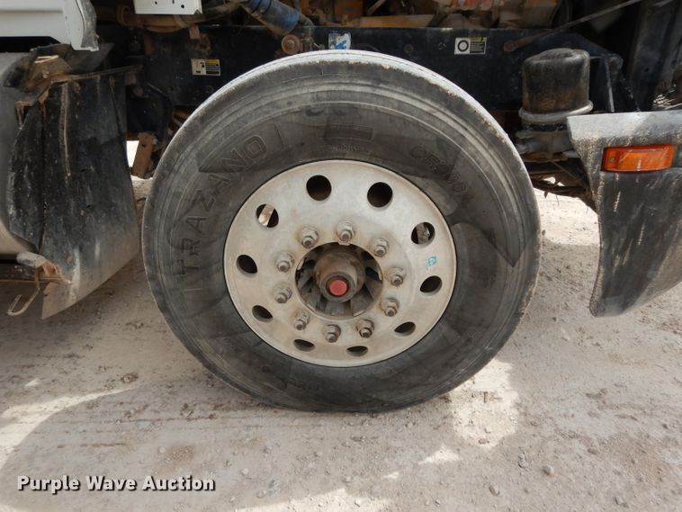 image for item DH2401 2003 Kenworth semi truck