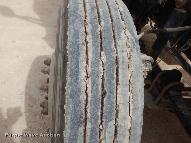 image for item DH2401 2003 Kenworth semi truck