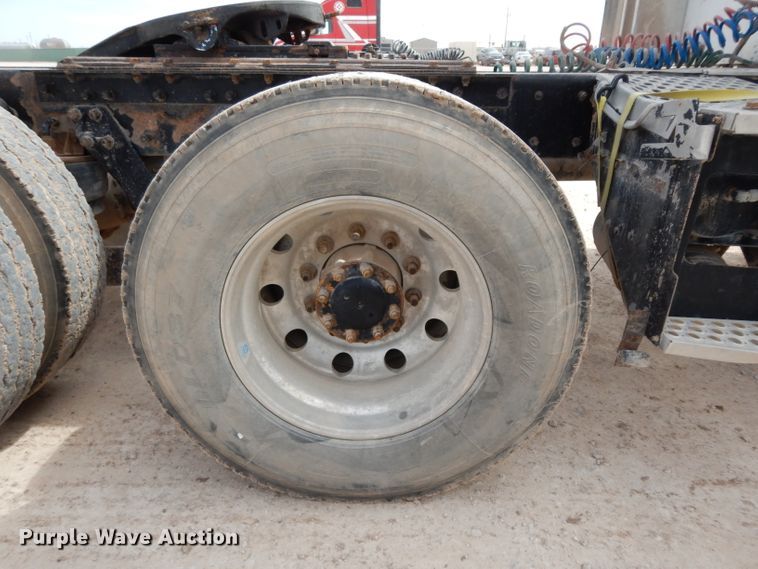 image for item DH2401 2003 Kenworth semi truck