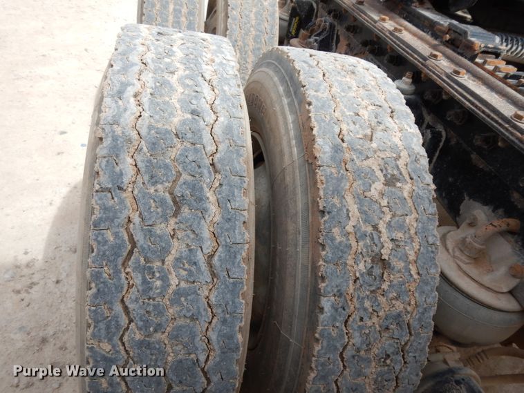 image for item DH2401 2003 Kenworth semi truck