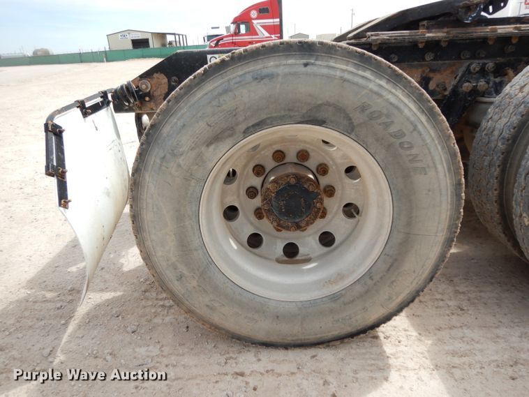 image for item DH2401 2003 Kenworth semi truck