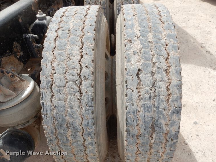 image for item DH2401 2003 Kenworth semi truck