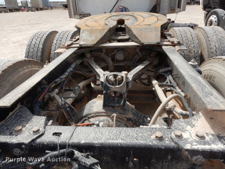 image for item DH2401 2003 Kenworth semi truck