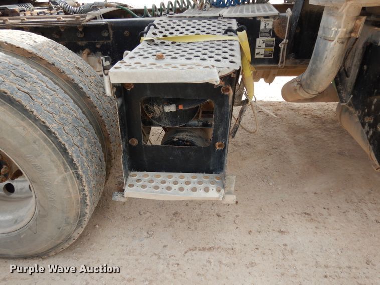 image for item DH2401 2003 Kenworth semi truck