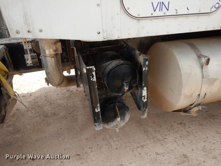 image for item DH2401 2003 Kenworth semi truck