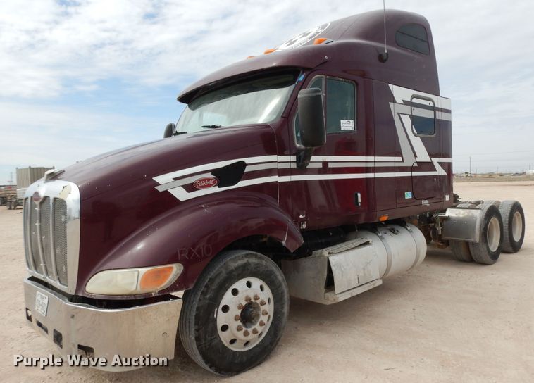 image for item DH2402 2010 Peterbilt 387 semi truck