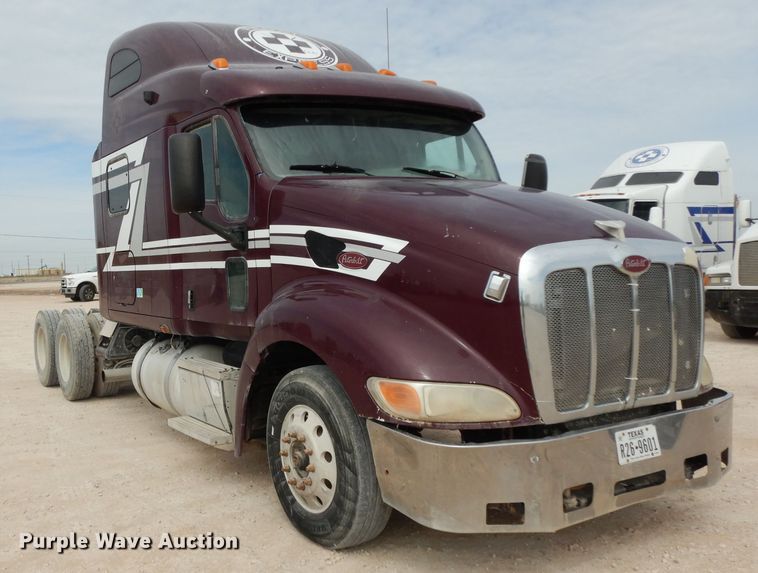 image for item DH2402 2010 Peterbilt 387 semi truck