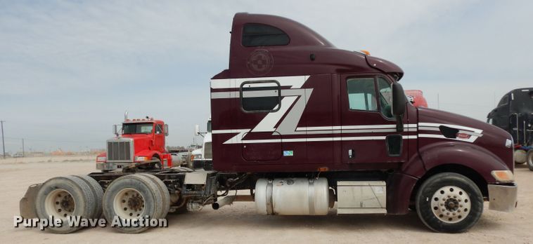 image for item DH2402 2010 Peterbilt 387 semi truck