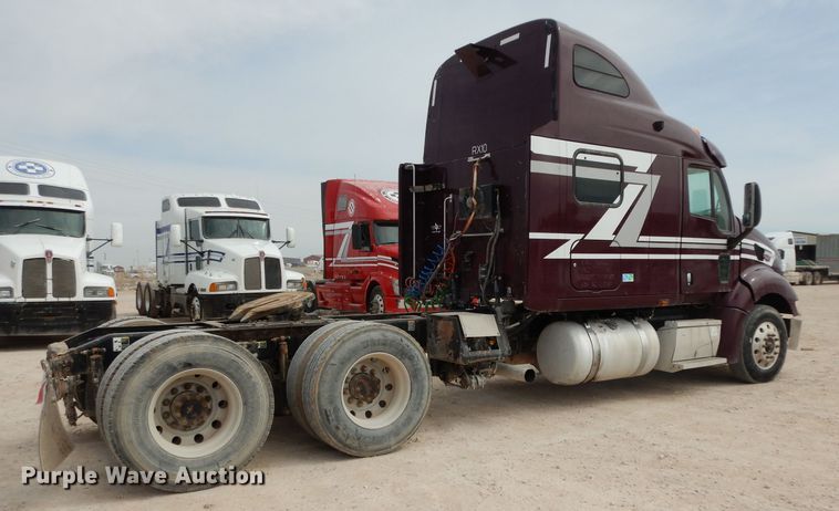 image for item DH2402 2010 Peterbilt 387 semi truck
