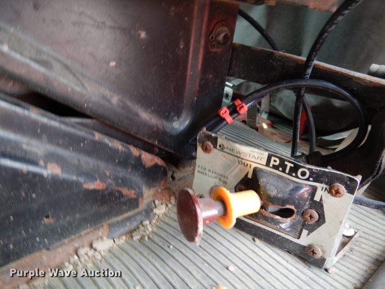 image for item DH2402 2010 Peterbilt 387 semi truck