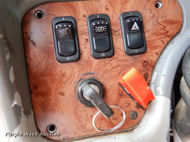 image for item DH2402 2010 Peterbilt 387 semi truck