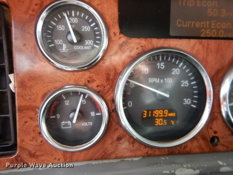 image for item DH2402 2010 Peterbilt 387 semi truck