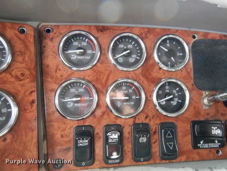 image for item DH2402 2010 Peterbilt 387 semi truck