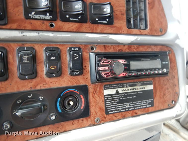 image for item DH2402 2010 Peterbilt 387 semi truck