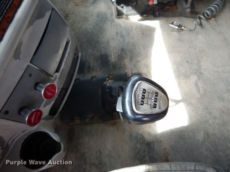 image for item DH2402 2010 Peterbilt 387 semi truck