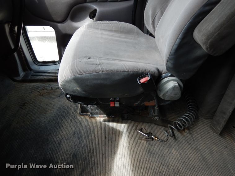 image for item DH2402 2010 Peterbilt 387 semi truck