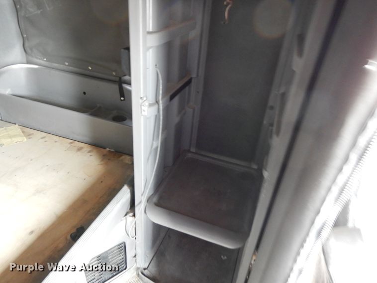 image for item DH2402 2010 Peterbilt 387 semi truck