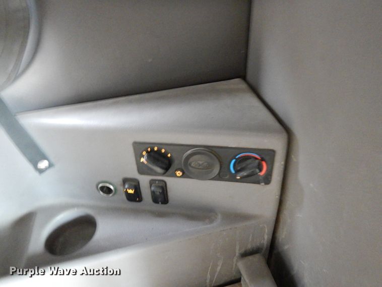 image for item DH2402 2010 Peterbilt 387 semi truck