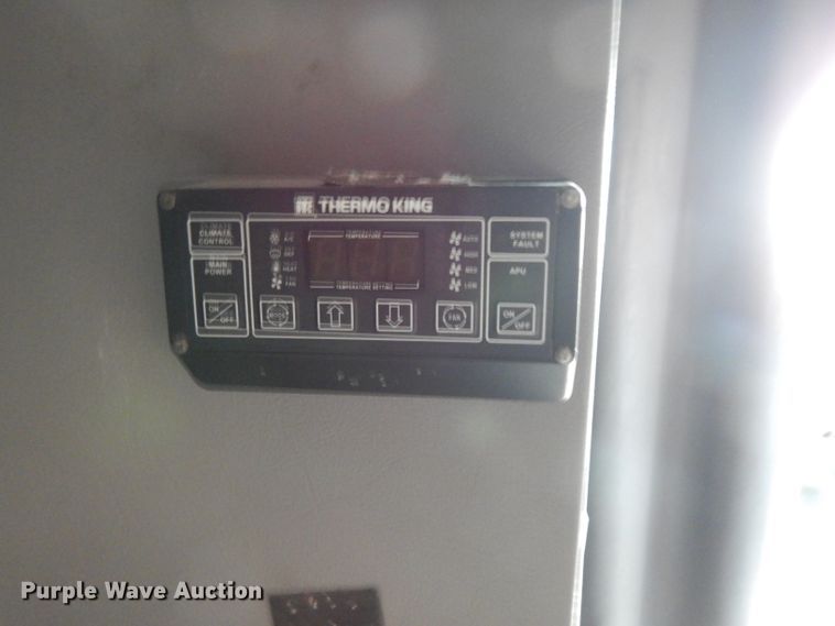 image for item DH2402 2010 Peterbilt 387 semi truck