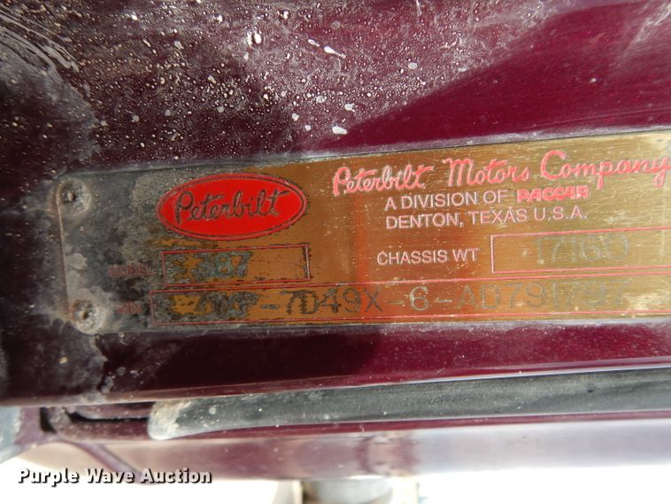 image for item DH2402 2010 Peterbilt 387 semi truck