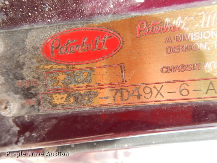 image for item DH2402 2010 Peterbilt 387 semi truck