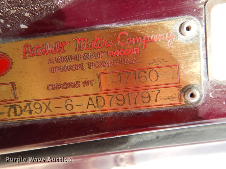 image for item DH2402 2010 Peterbilt 387 semi truck