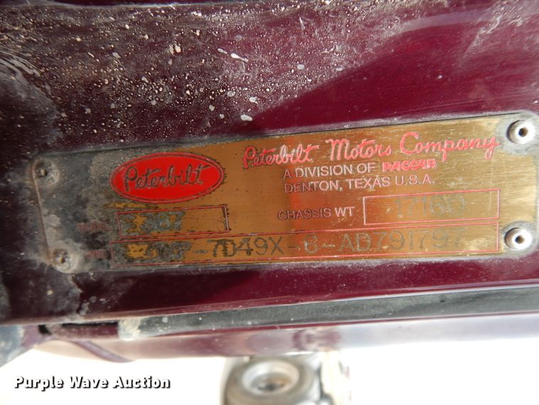 image for item DH2402 2010 Peterbilt 387 semi truck