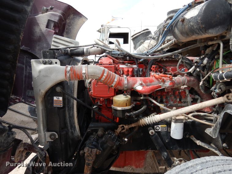 image for item DH2402 2010 Peterbilt 387 semi truck