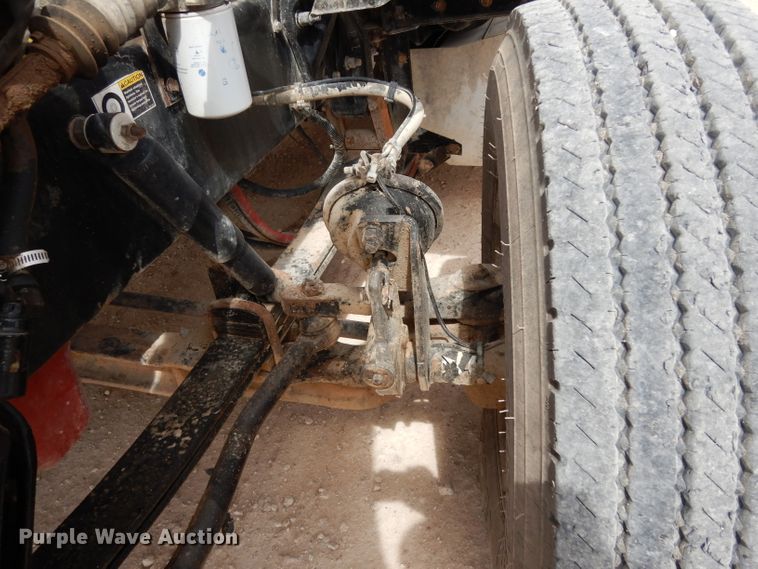 image for item DH2402 2010 Peterbilt 387 semi truck