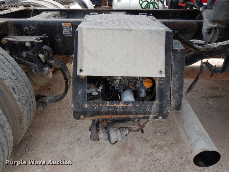 image for item DH2402 2010 Peterbilt 387 semi truck