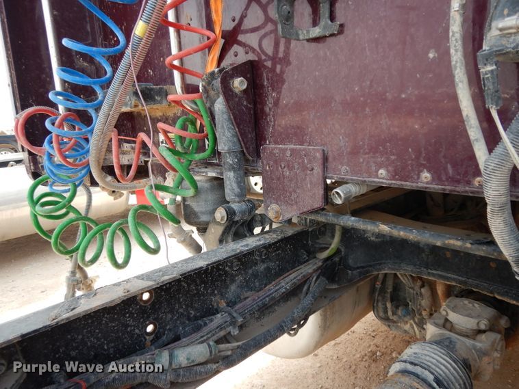 image for item DH2402 2010 Peterbilt 387 semi truck