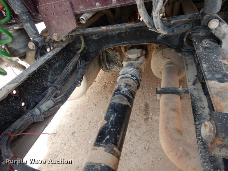 image for item DH2402 2010 Peterbilt 387 semi truck