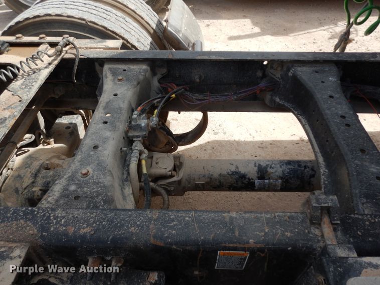 image for item DH2402 2010 Peterbilt 387 semi truck