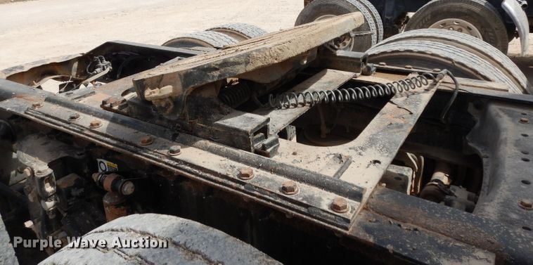 image for item DH2402 2010 Peterbilt 387 semi truck