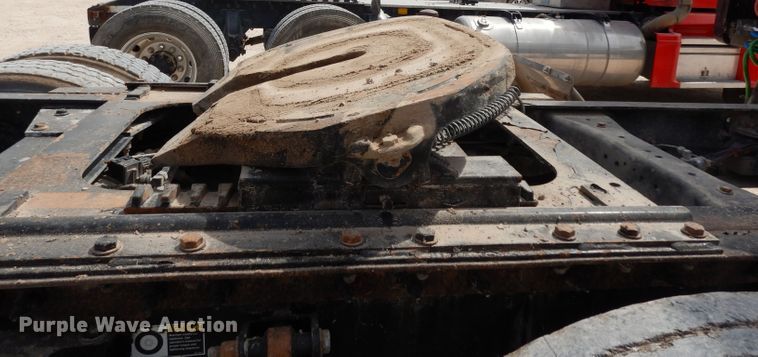 image for item DH2402 2010 Peterbilt 387 semi truck