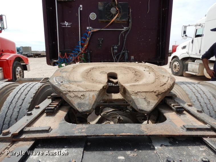 image for item DH2402 2010 Peterbilt 387 semi truck