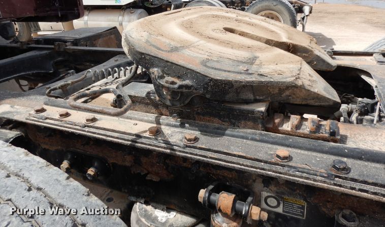 image for item DH2402 2010 Peterbilt 387 semi truck