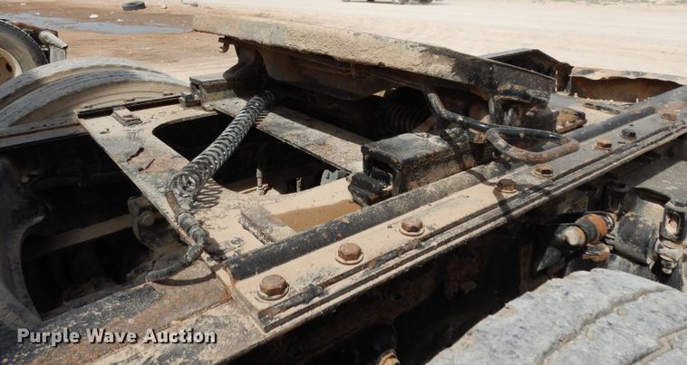 image for item DH2402 2010 Peterbilt 387 semi truck